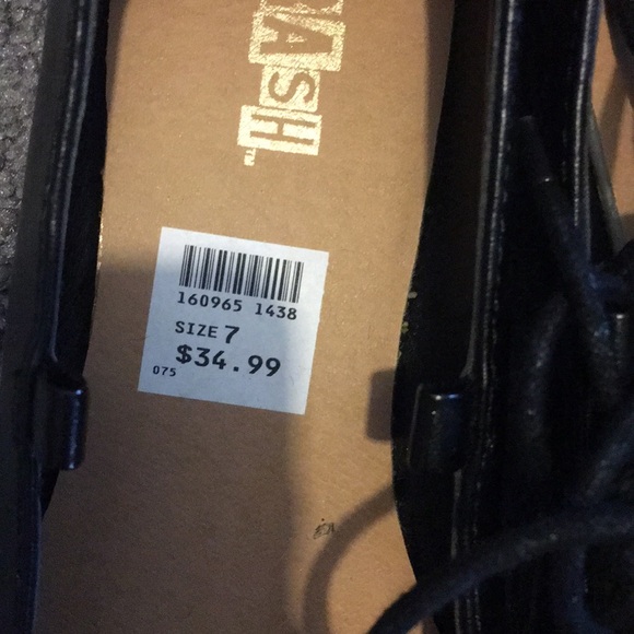 Size 7 - Picture 2 of 2